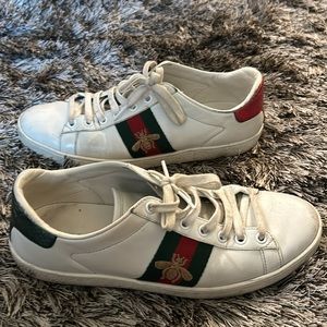 WOMEN'S ACE SNEAKER WITH BEE